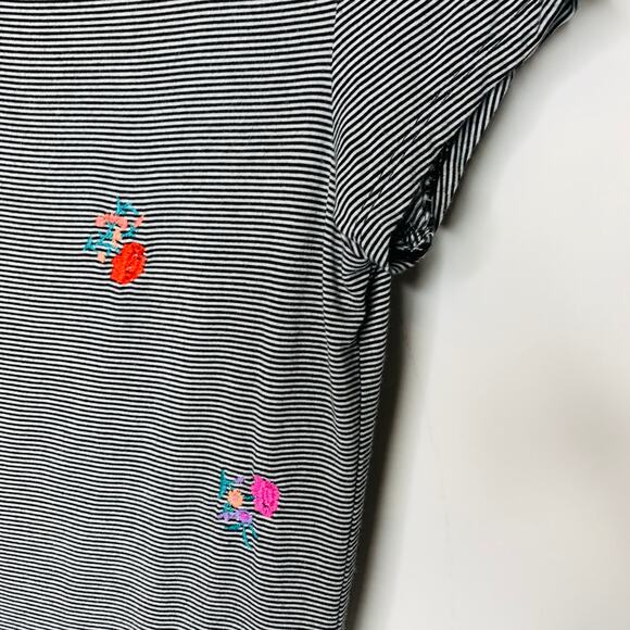 American Eagle Soft n Sexy Embroidered T Shirt Sz Small - Picture 7 of 8